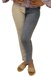 Jeans bicolor con borchie